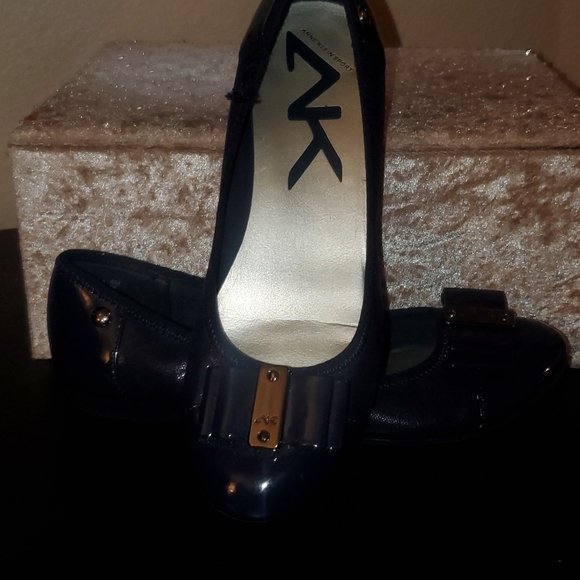 {6M} Anne Klein Sport Navy Bow Ballet Flats - Picture 3 of 6